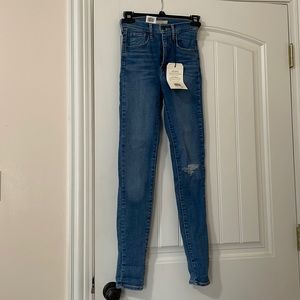 Levi’s skinny Jean. New with tags!